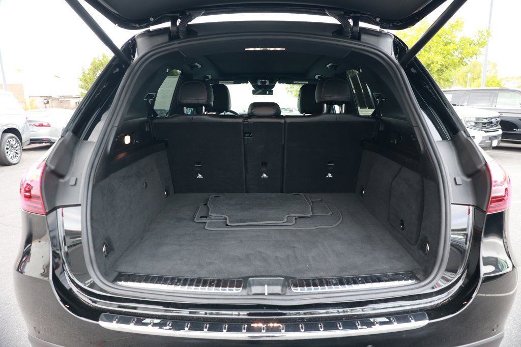 Used 2025 Mercedes-Benz GLE 450e 4MATIC w/ Driver Assistance Package image 37