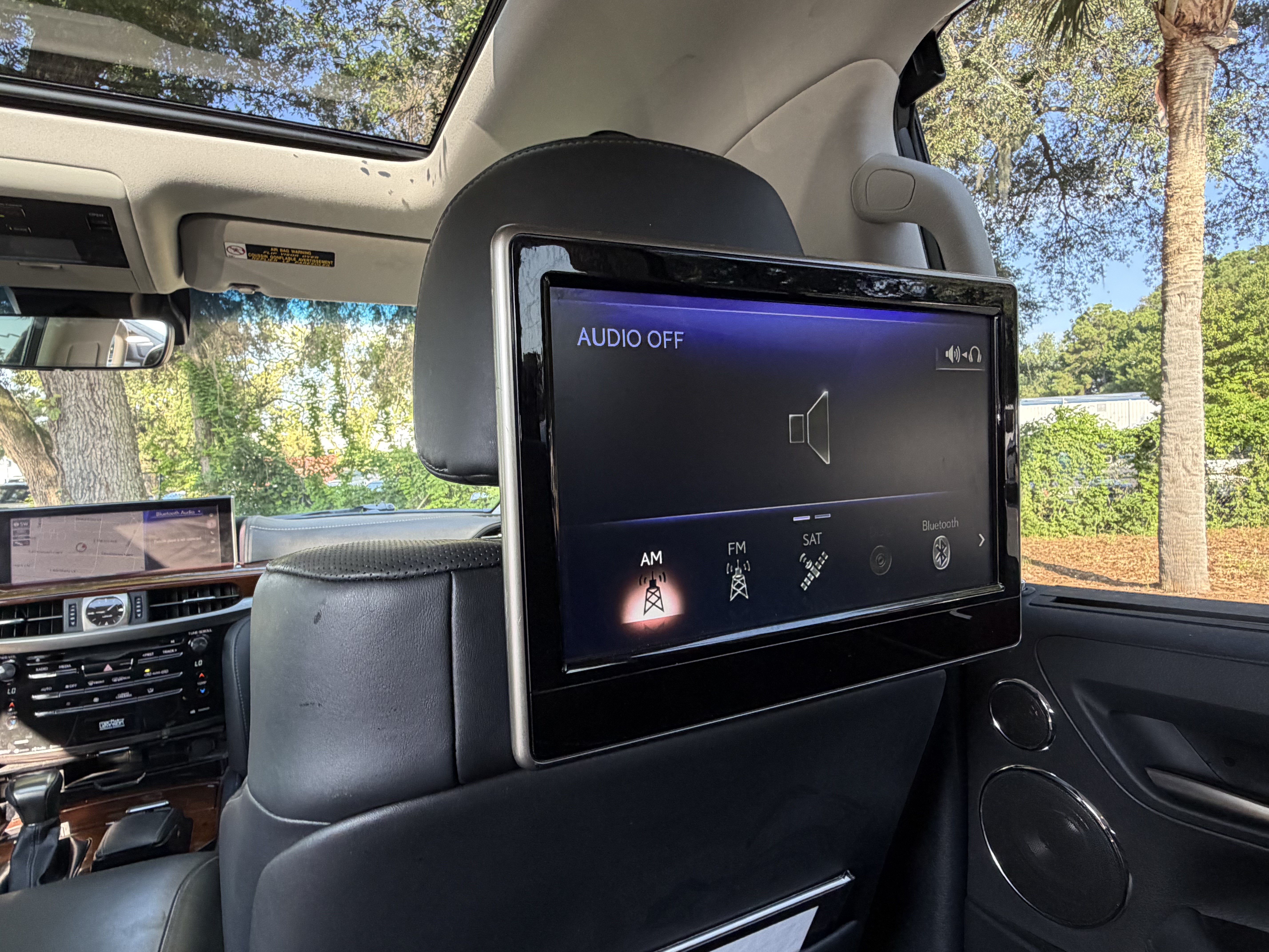 Used 2020 Lexus LX 570 4WD w/ Luxury Package image 35