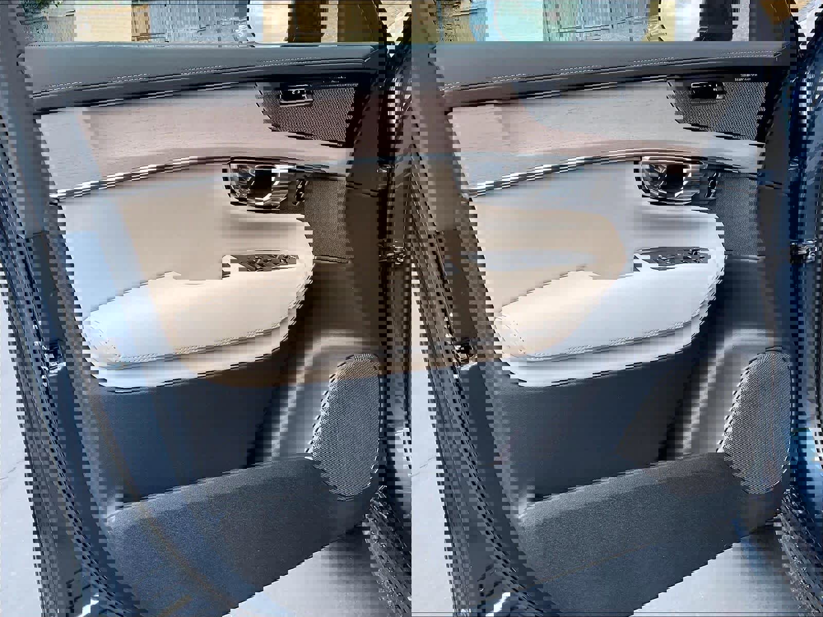 New 2026 Volvo XC90 T8 Plus w/ Protection Package Premier image 24