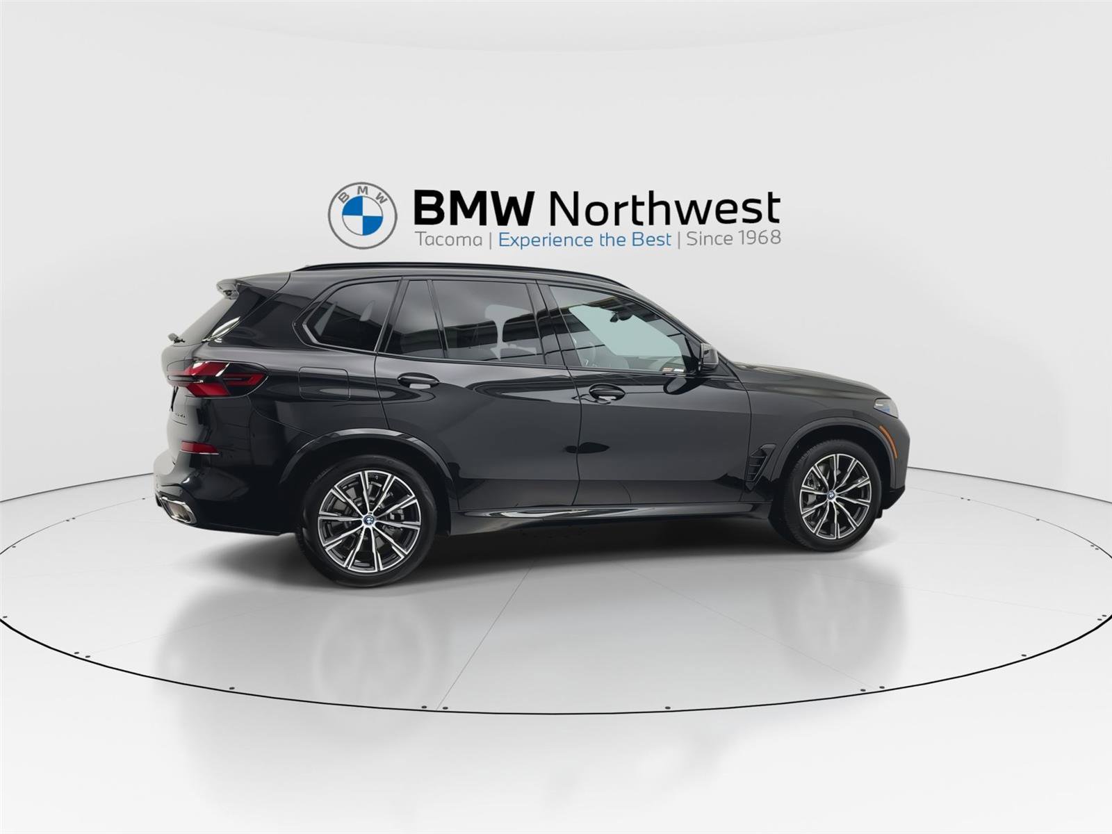 Used 2025 BMW X5 xDrive50e w/ M Sport Package image 4