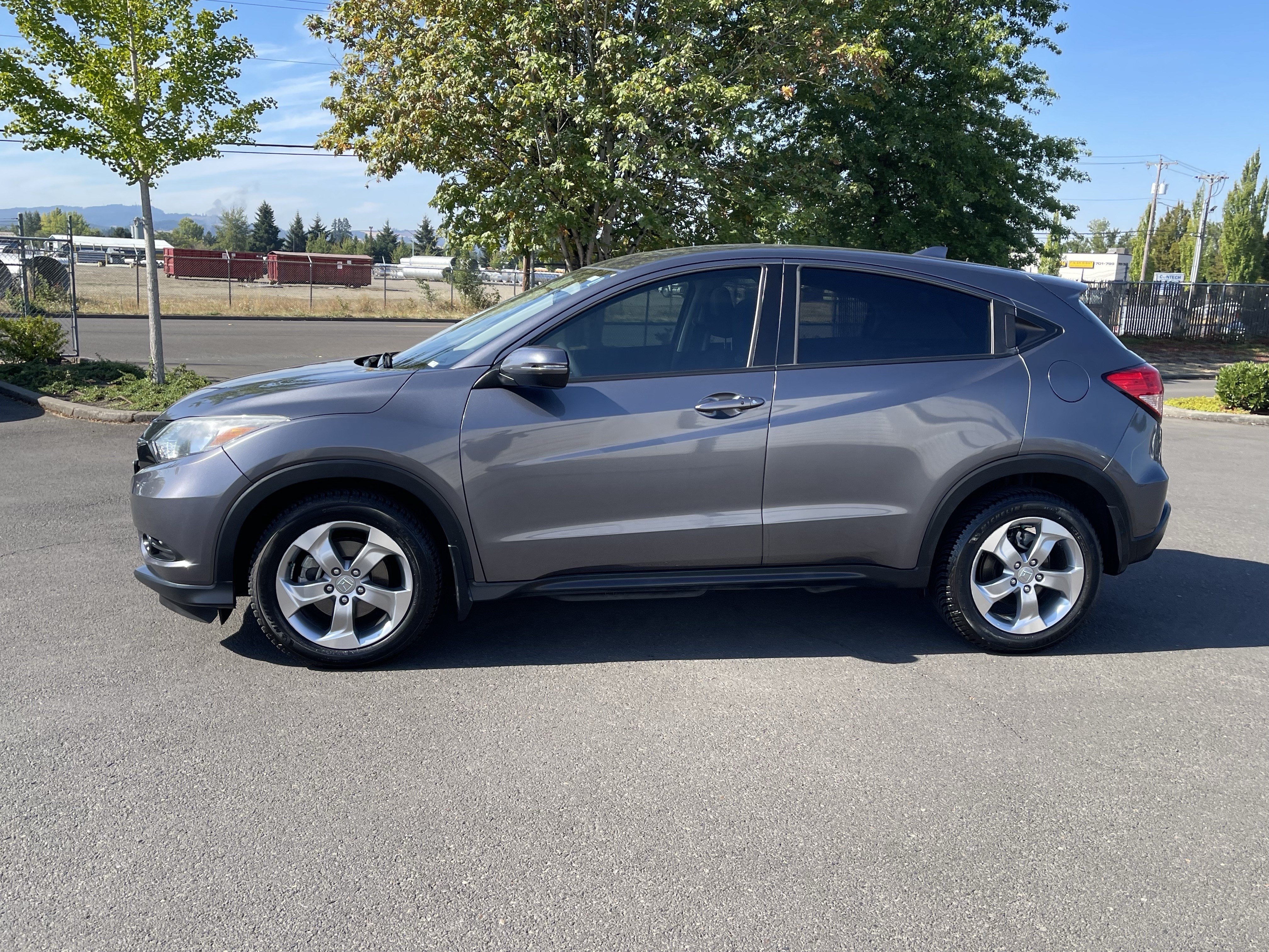 Used 2017 Honda HR-V EX image 2