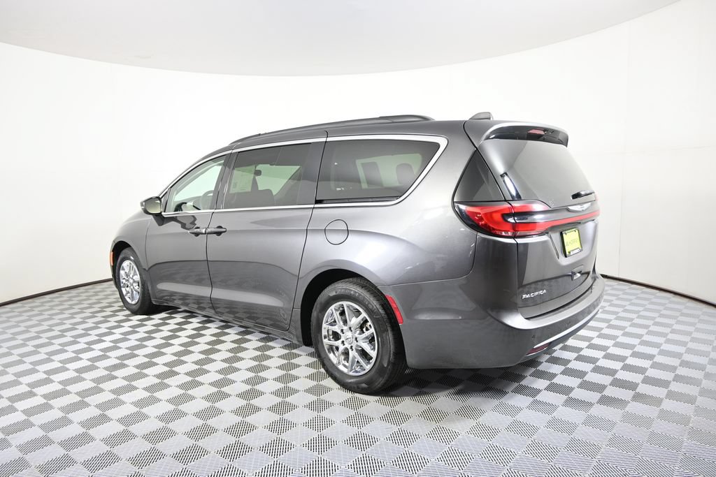 Used 2022 Chrysler Pacifica Touring-L FWD image 4
