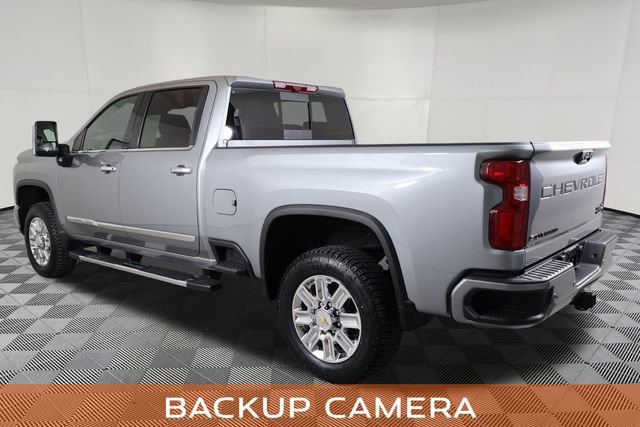 Used 2024 Chevrolet Silverado 2500 High Country w/ Technology Package AWD/4WD image 10