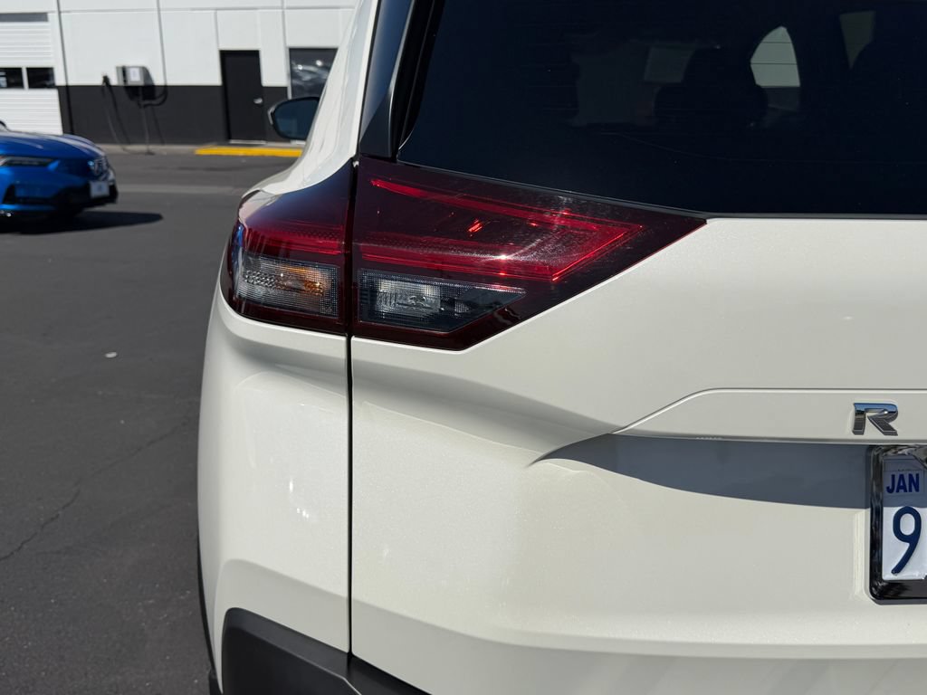 Used 2023 Nissan Rogue SV FWD image 11