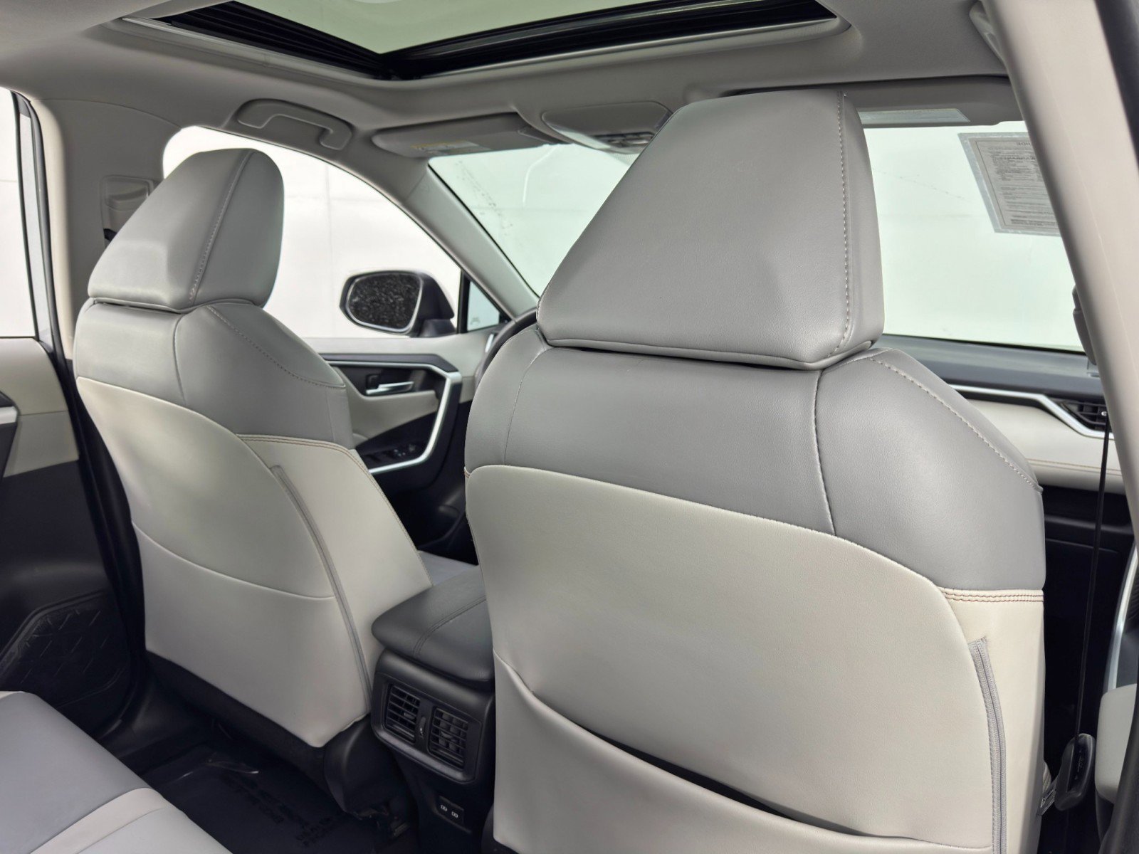 Used 2022 Toyota RAV4 XLE Premium image 34