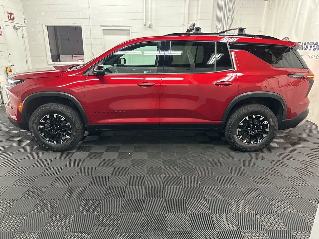 Used 2025 Chevrolet Traverse Z71 image 6