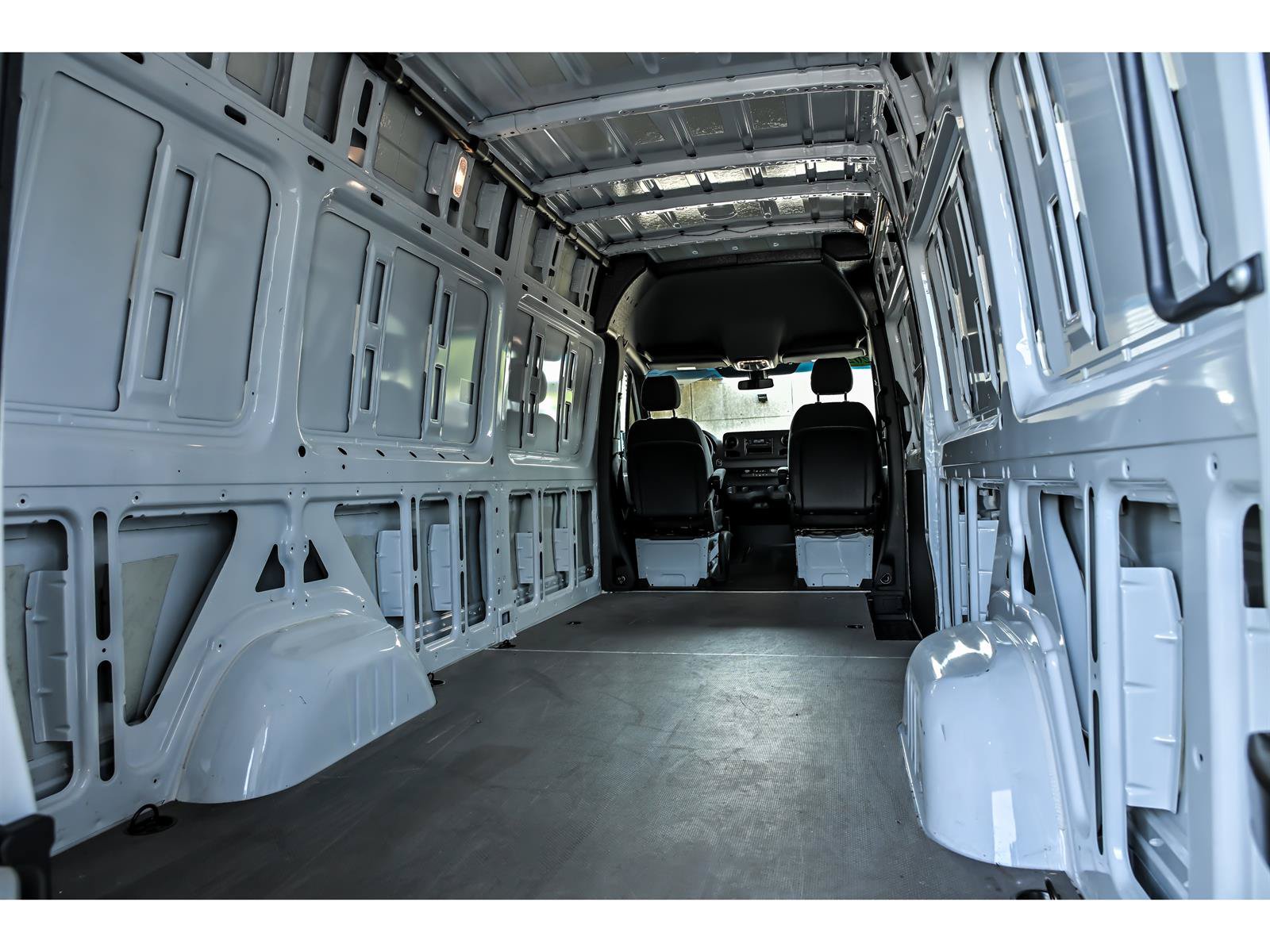 Used 2025 Mercedes-Benz Sprinter 2500 image 5