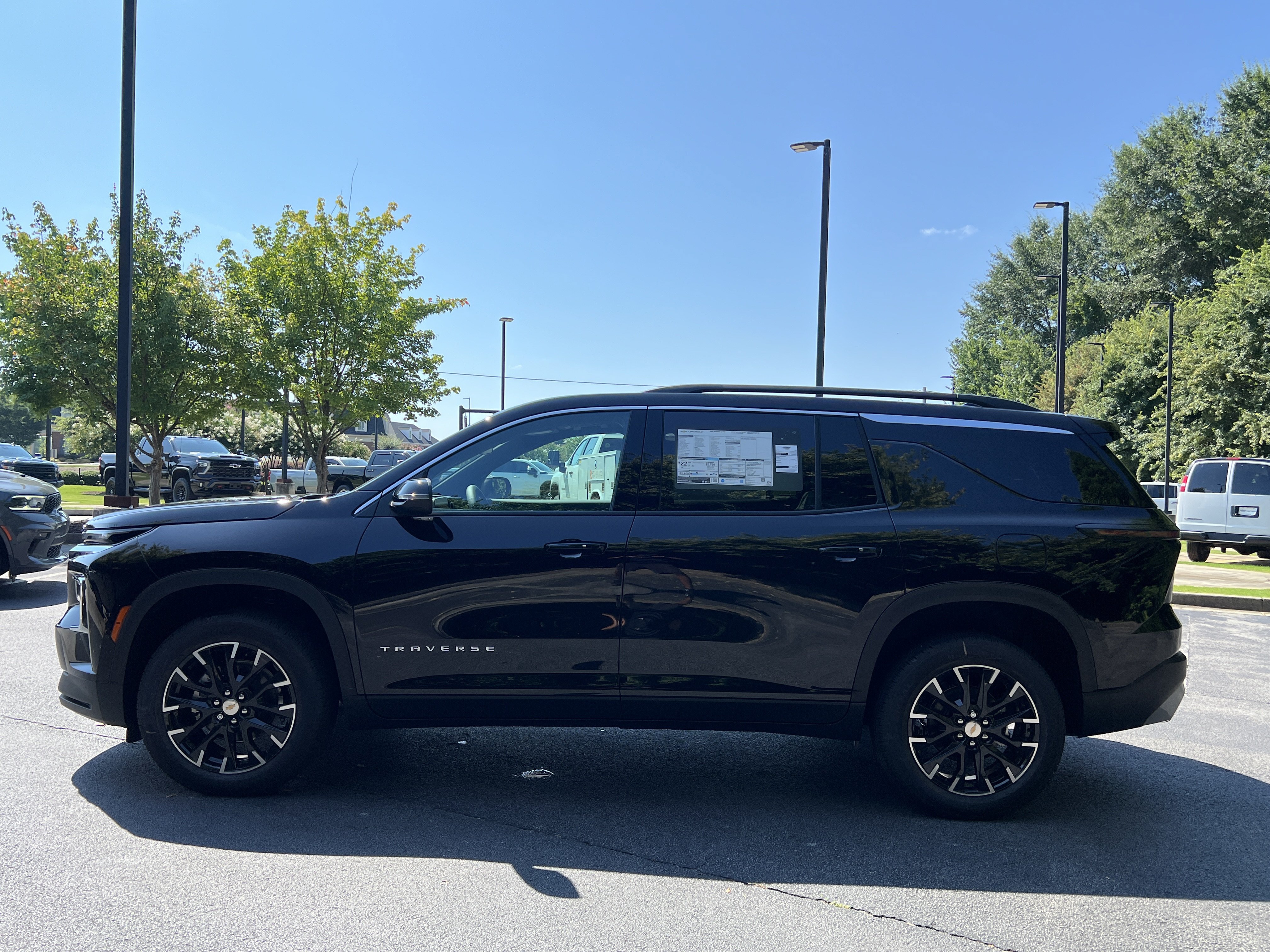 New 2026 Chevrolet Traverse LT w/ Sun and Wheel Package FWD image 6