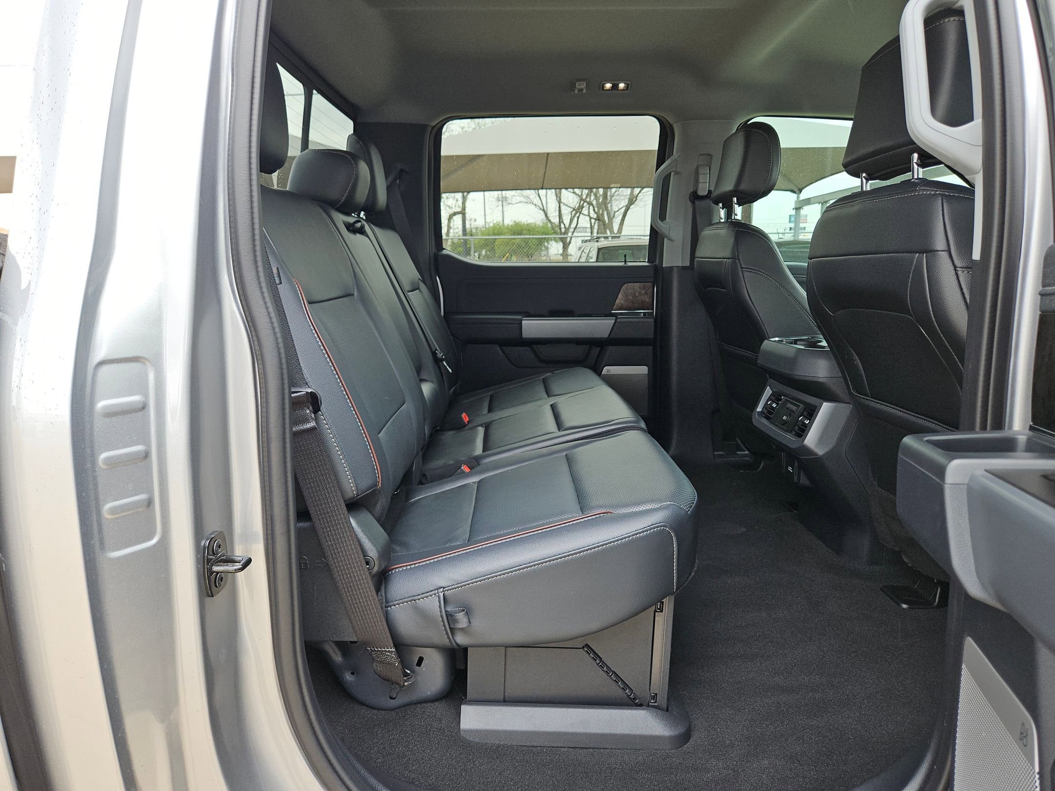 Used 2024 Ford F250 Lariat w/ Black Appearance Package image 25