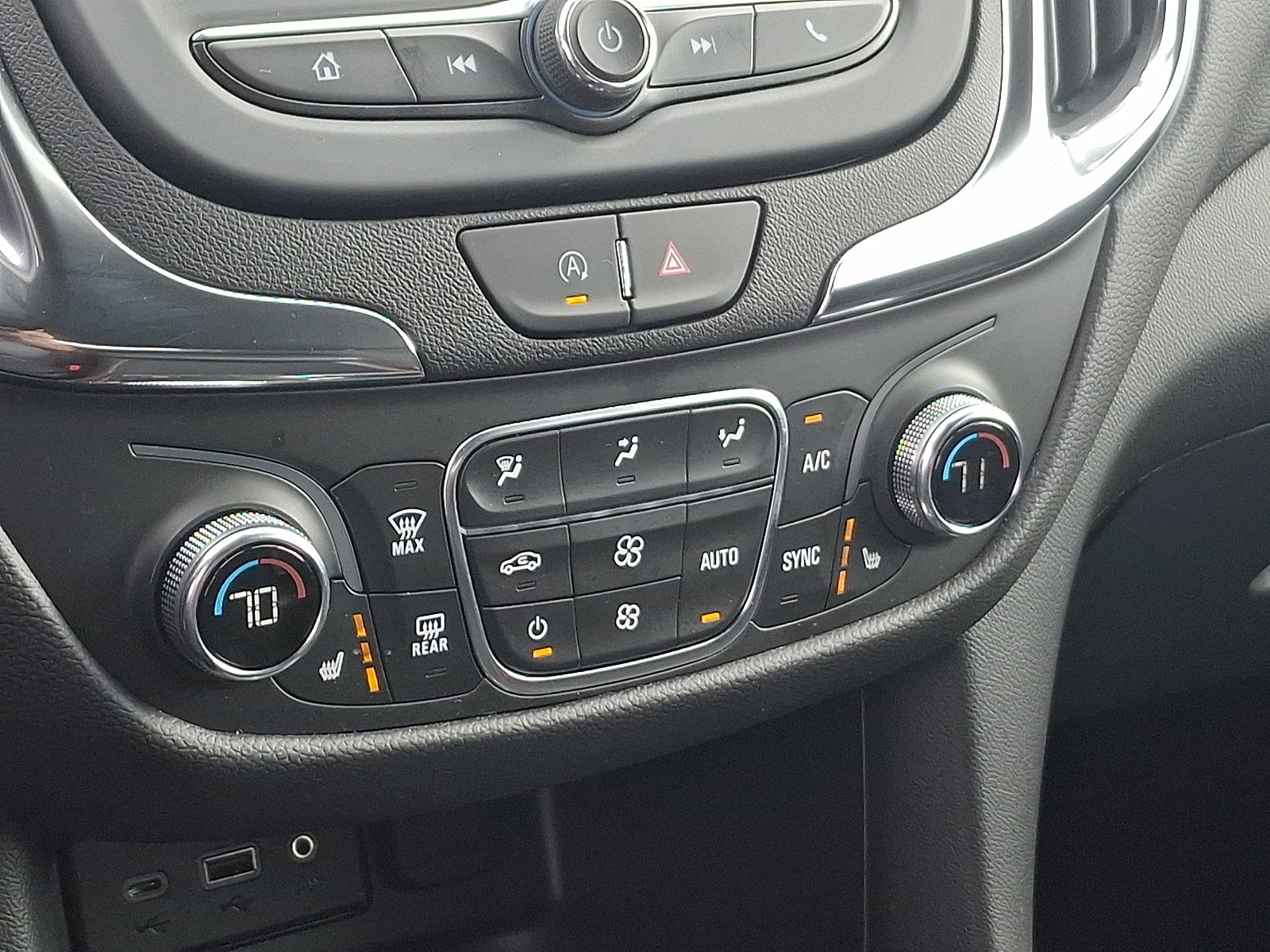 Used 2024 Chevrolet Equinox LT FWD image 15