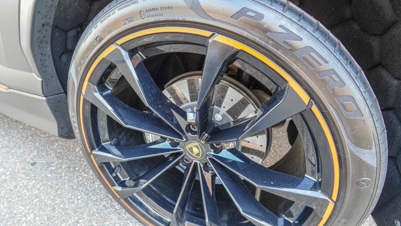 Used 2022 Lamborghini Urus AWD/4WD image 29
