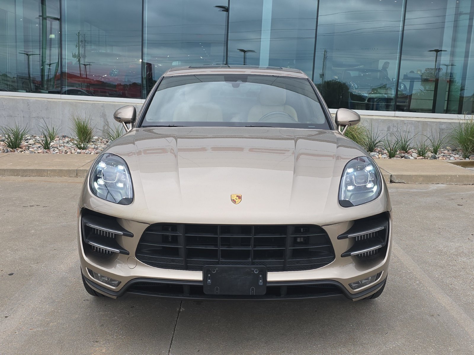 Used 2017 Porsche Macan Turbo AWD/4WD image 10