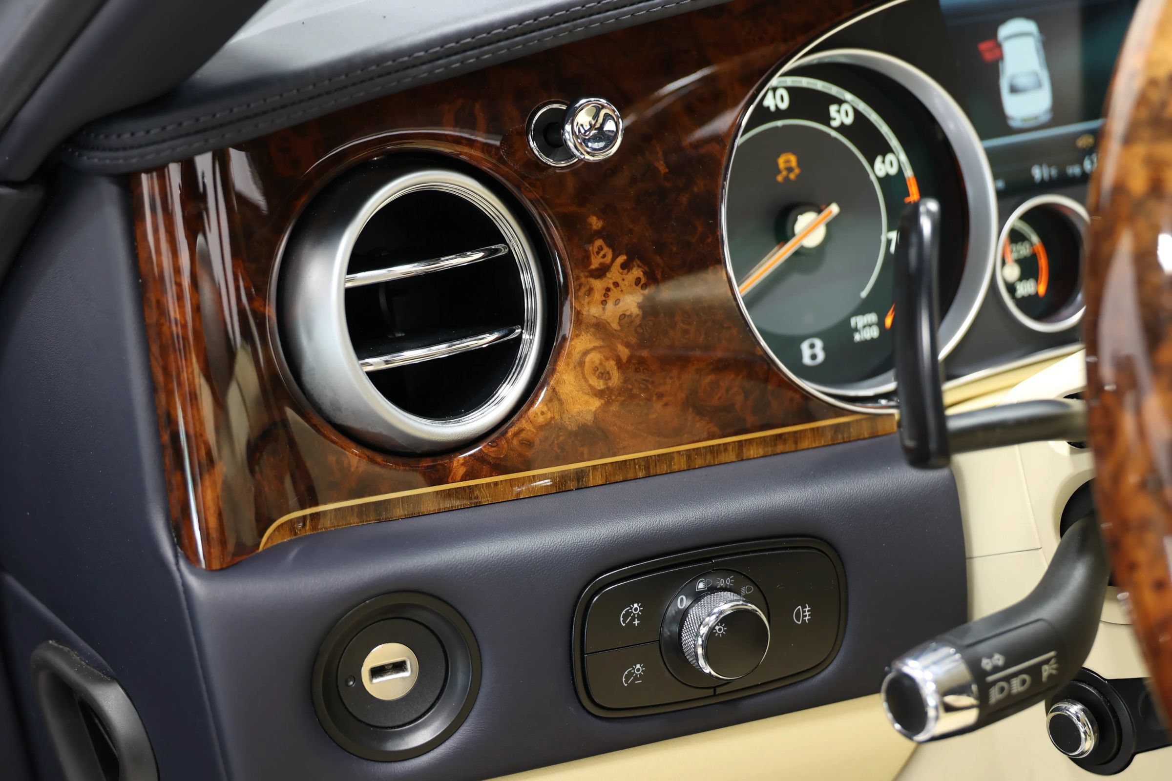 Used 2015 Bentley Flying Spur V8 AWD/4WD image 22