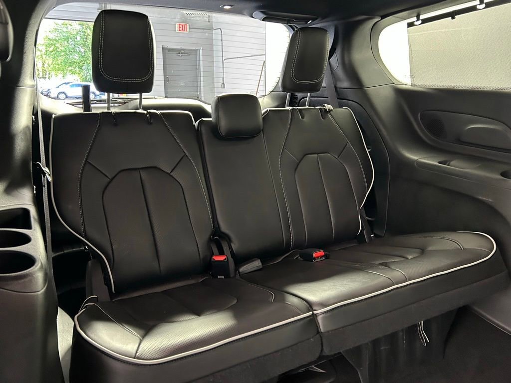 Used 2024 Chrysler Pacifica Limited w/ S Appearance Package FWD image 14