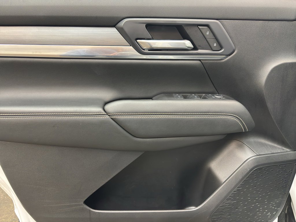 Used 2025 GMC Terrain Elevation image 18