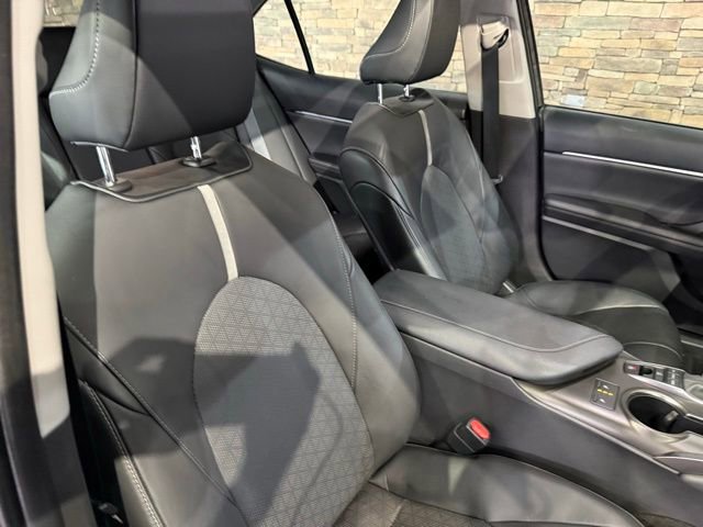 Used 2021 Toyota Camry XSE image 3