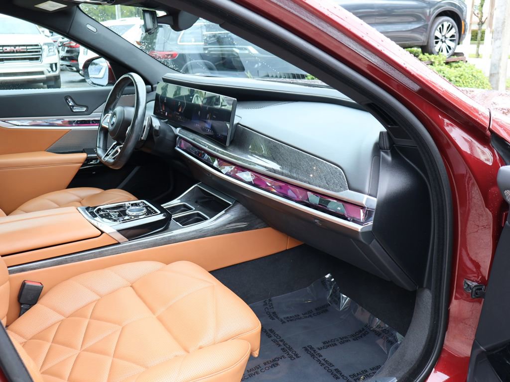 Used 2023 BMW 740i w/ Parking Assistance Package image 32