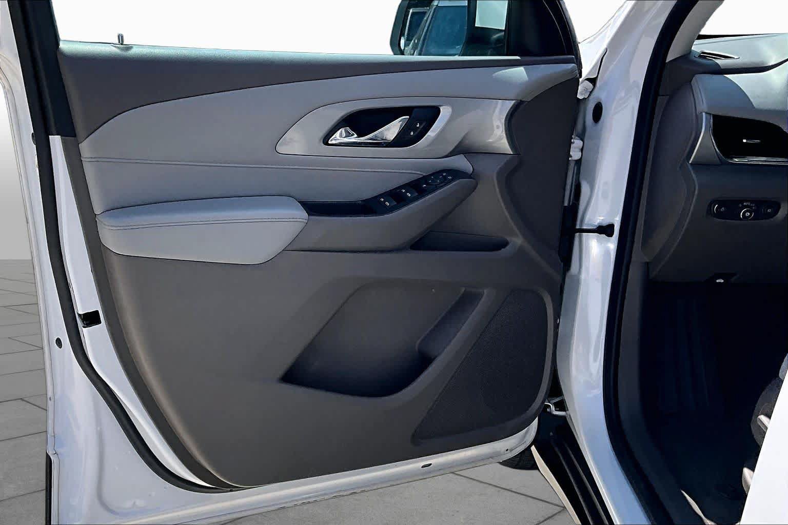 Used 2021 Chevrolet Traverse LT FWD image 20