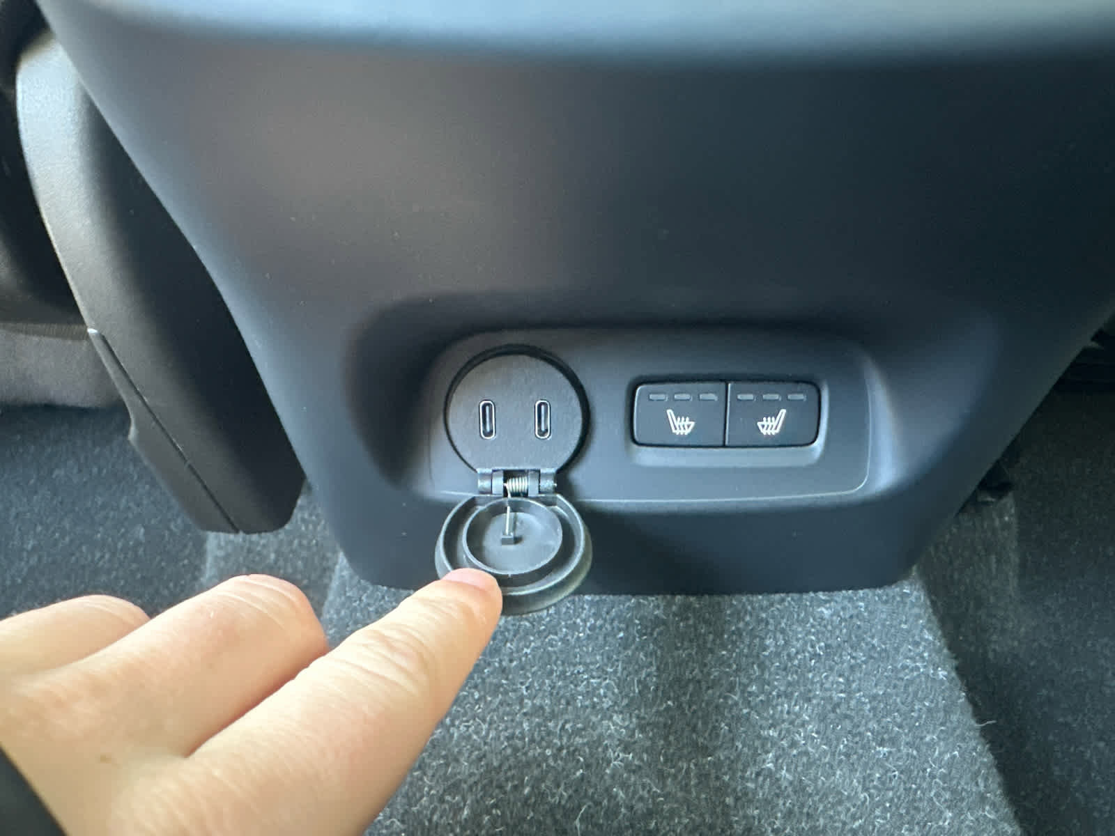 Used 2023 Volvo XC40 B5 Plus w/ Driver Assist Package image 21