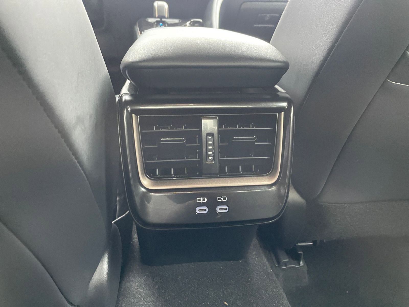 Used 2025 Toyota Crown XLE image 23