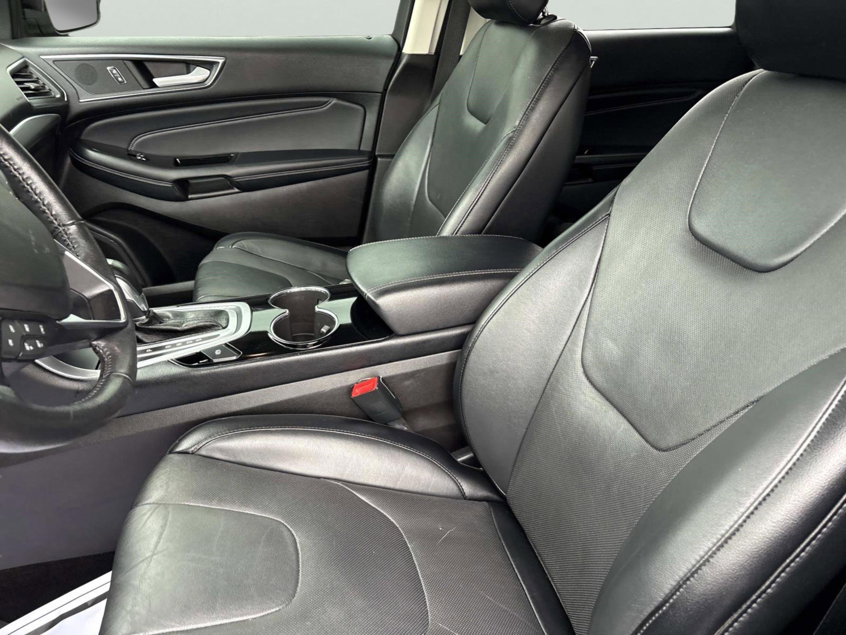 Used 2018 Ford Edge Titanium w/ Equipment Group 301A image 26