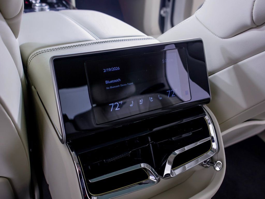 Used 2024 Bentley Flying Spur V8 image 20