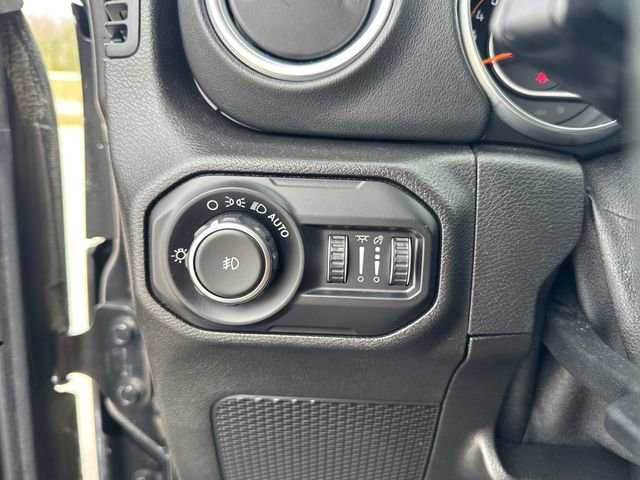 Used 2019 Jeep Wrangler Unlimited Sahara w/ Dual Top Group image 15