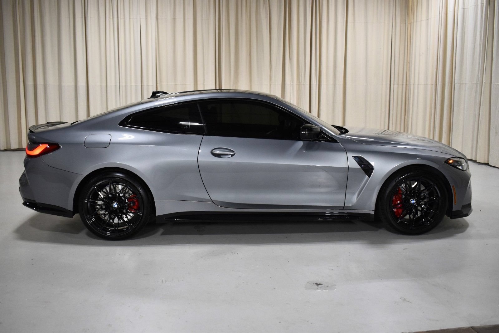 Used 2023 BMW M4 Competition RWD image 4