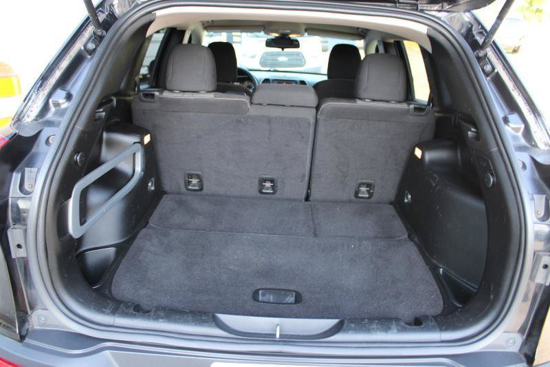 Used 2017 Jeep Cherokee Sport FWD image 15