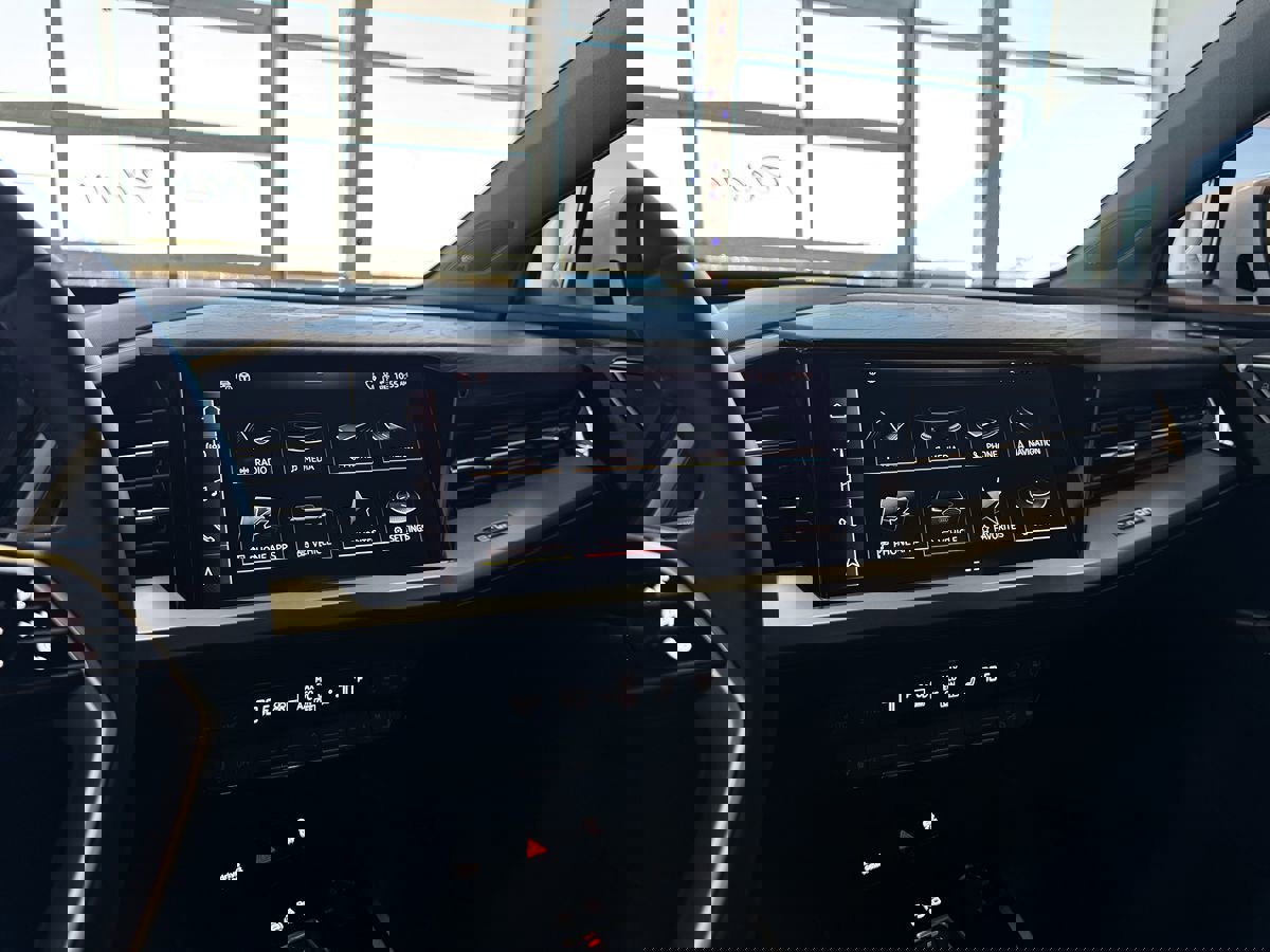 Used 2024 Audi Q4 e-tron Premium Plus w/ Premium Plus image 31