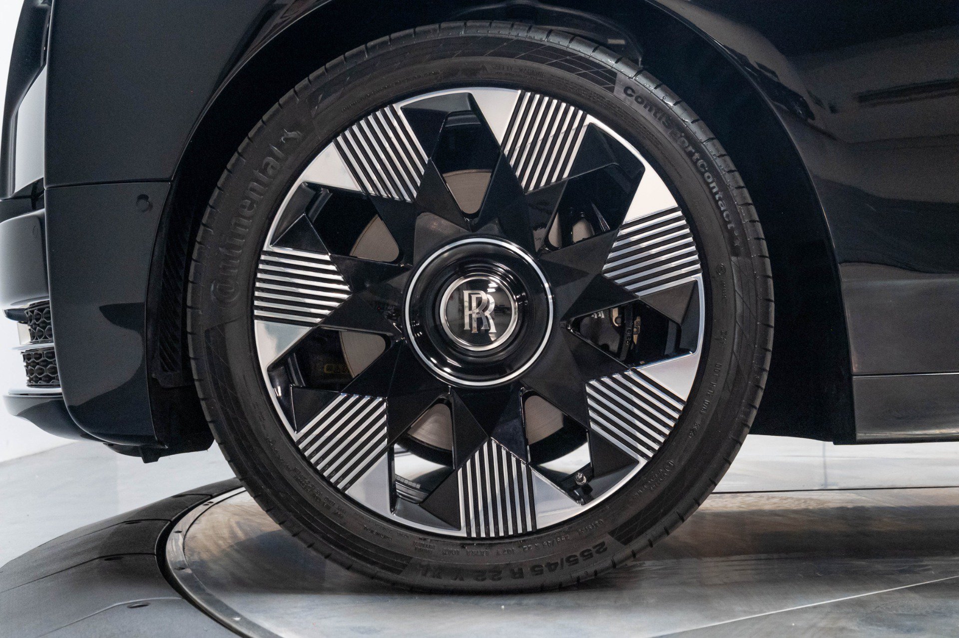 Used 2024 Rolls-Royce Phantom Sedan w/ The Phantom Package RWD image 19