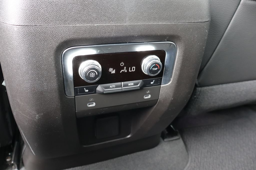 Used 2021 GMC Yukon Denali w/ Denali Premium Package AWD/4WD image 25