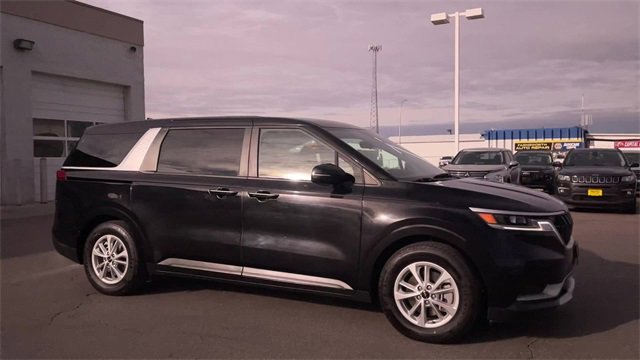 Used 2024 Kia Carnival LX image 3