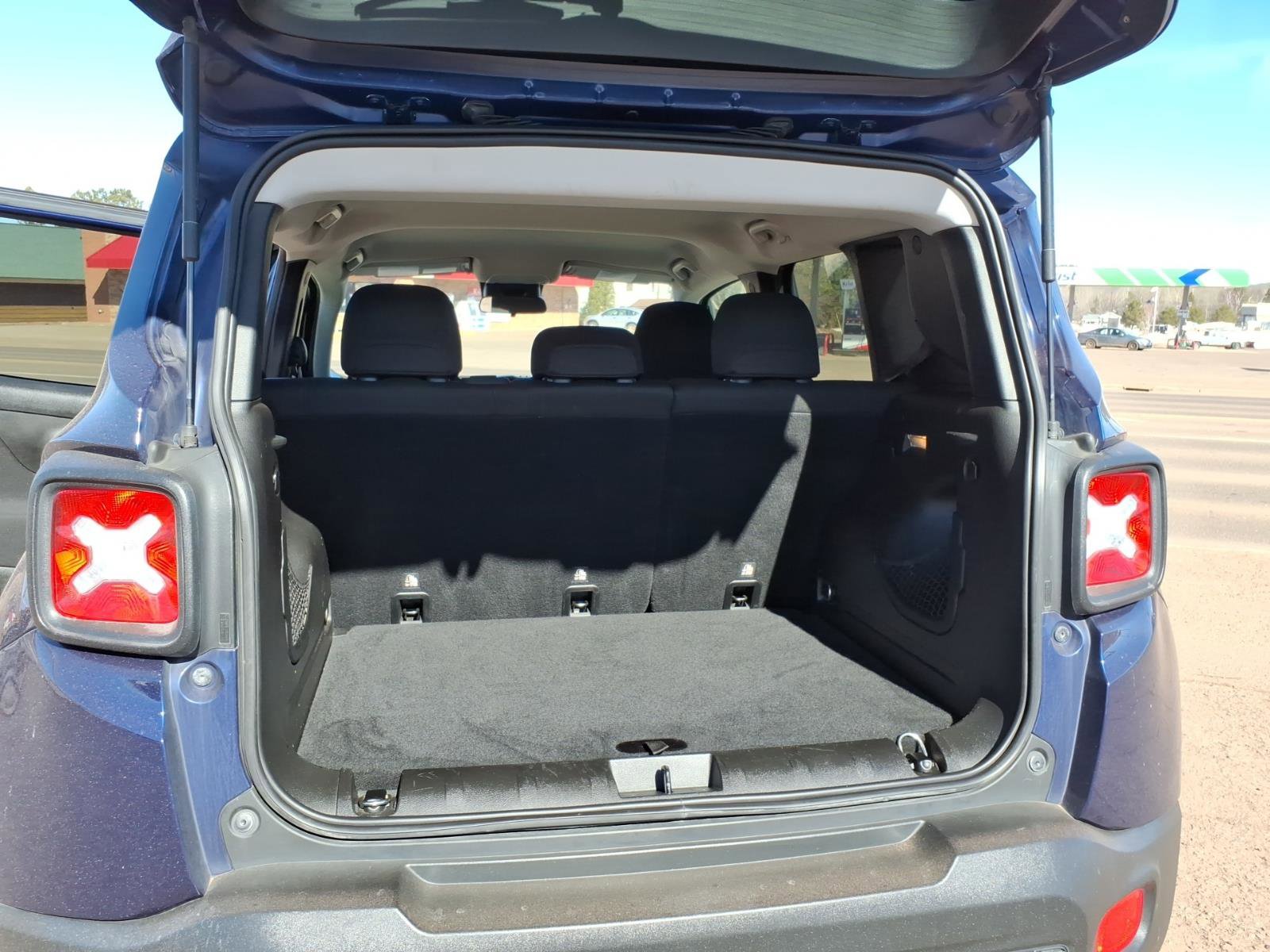 Used 2016 Jeep Renegade Latitude image 12