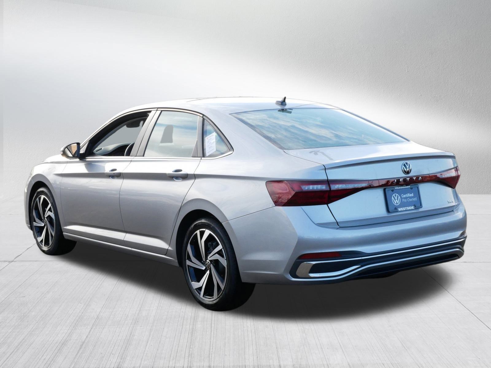 Certified 2025 Volkswagen Jetta SEL image 5