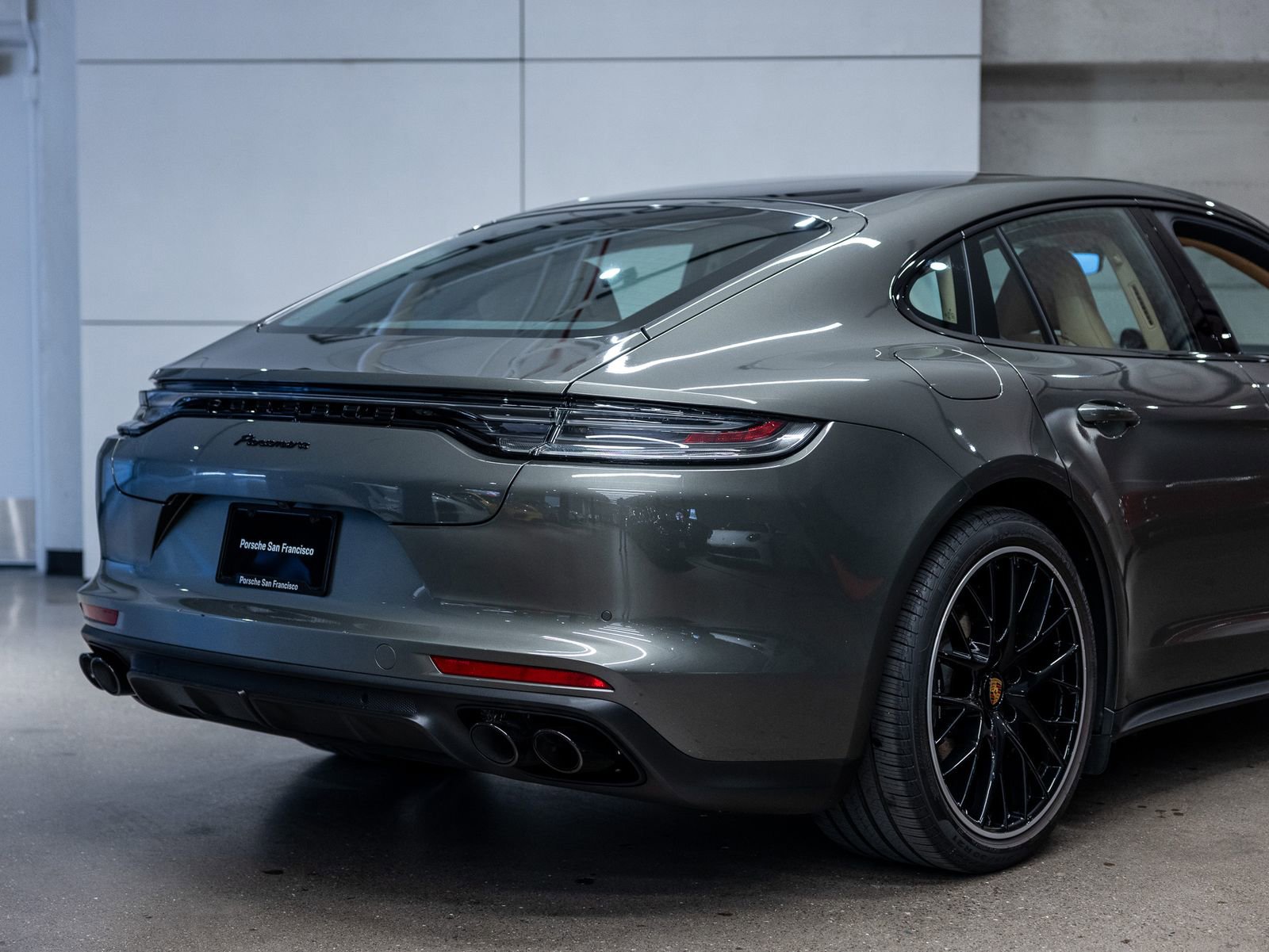 Certified 2023 Porsche Panamera Platinum Edition image 24