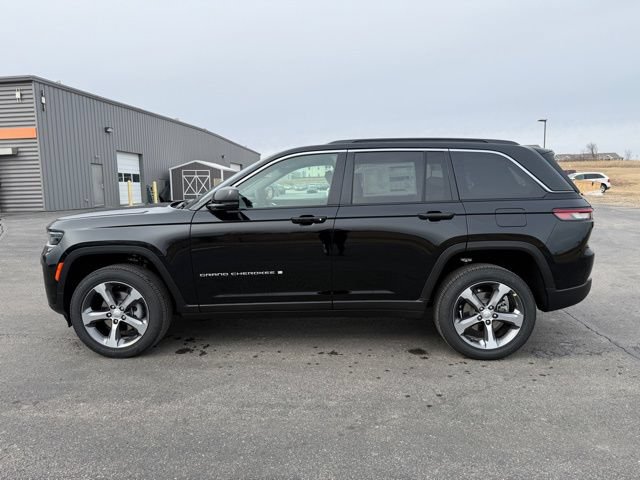 New 2026 Jeep Grand Cherokee Limited w/ Luxury Tech Group II AWD/4WD image 4