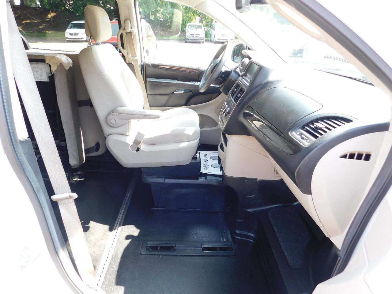 Used 2019 Dodge Grand Caravan SE image 20