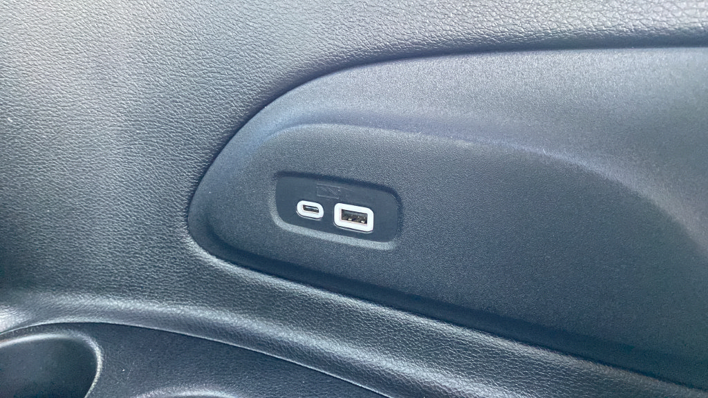 Used 2021 Chrysler Pacifica Touring-L w/ Uconnect Theater Family Group AWD/4WD image 33