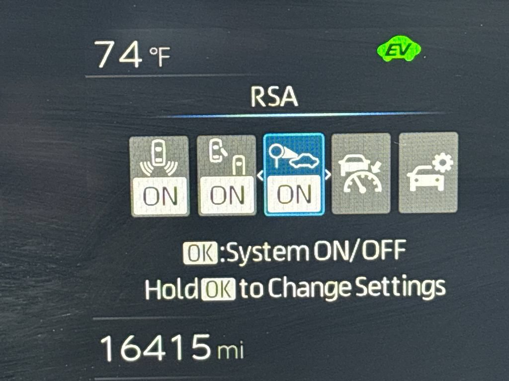 Used 2025 Toyota Prius LE FWD image 34