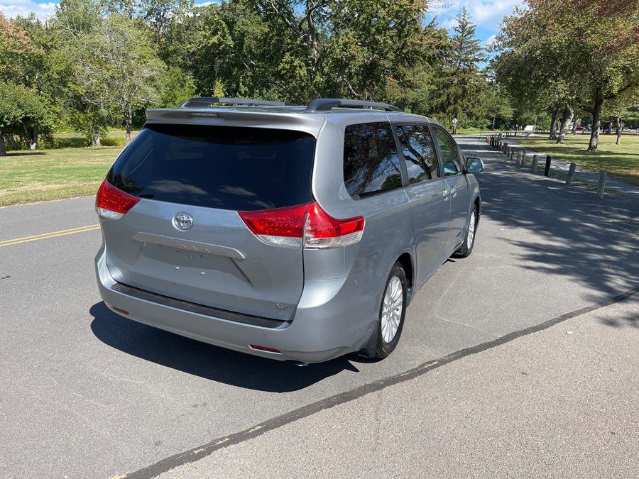 Used 2012 Toyota Sienna XLE w/ Entertainment Pkg FWD image 21