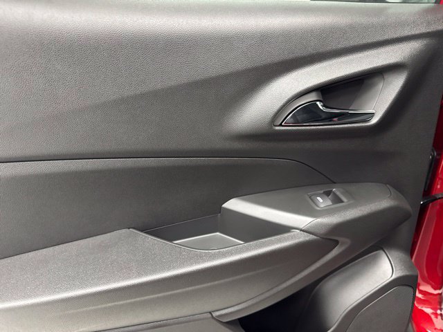 New 2026 Chevrolet Trax LT w/ Sunroof Package FWD image 25