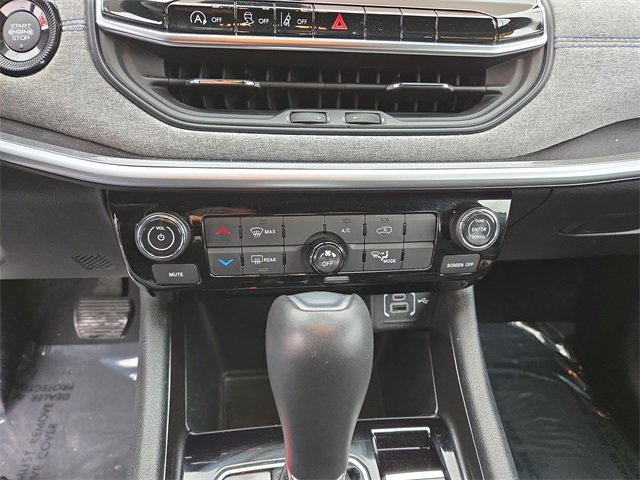 Used 2024 Jeep Compass Latitude image 29