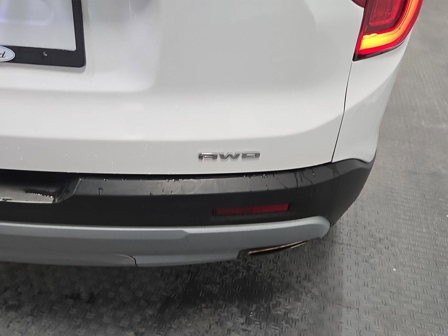 Used 2021 GMC Acadia SLE w/ Driver Convenience Package image 10