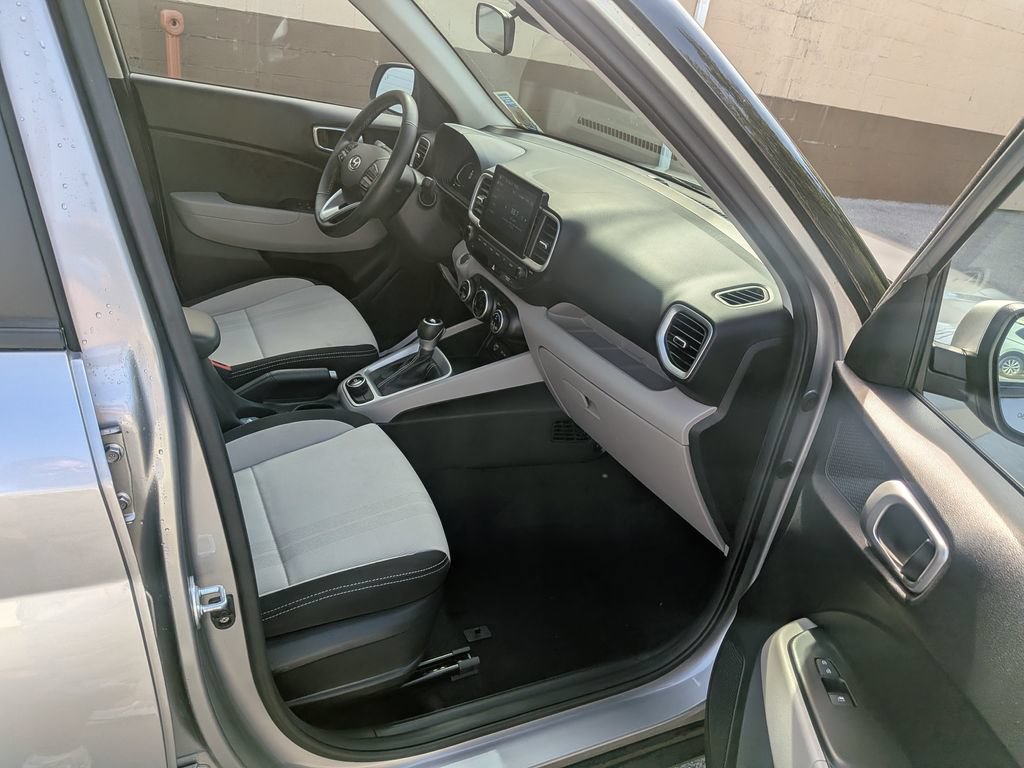 Certified 2024 Hyundai Venue SEL FWD image 33