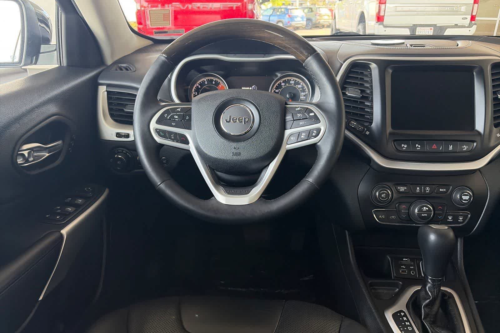 Used 2017 Jeep Cherokee Overland w/ Technology Group FWD image 14