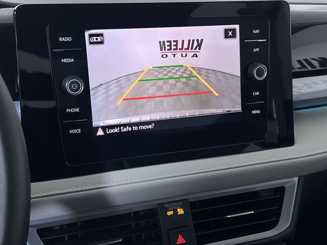 Used 2025 Volkswagen Taos SEL image 17