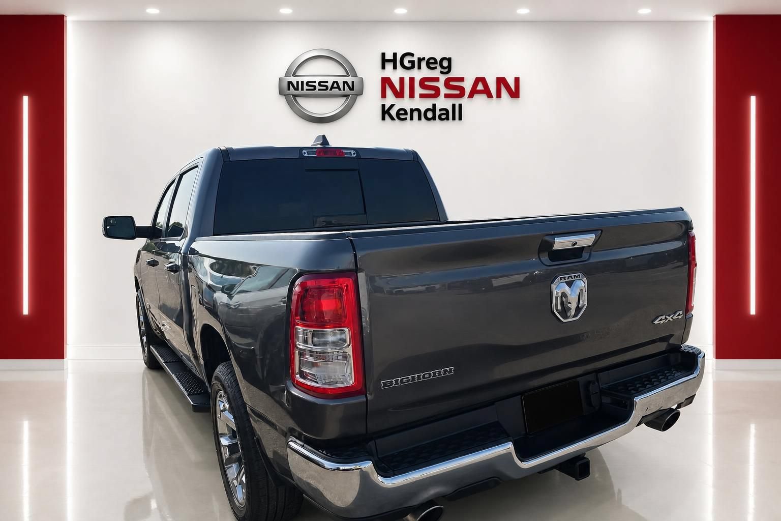 Used 2020 RAM 1500 4x4 Crew Cab image 2