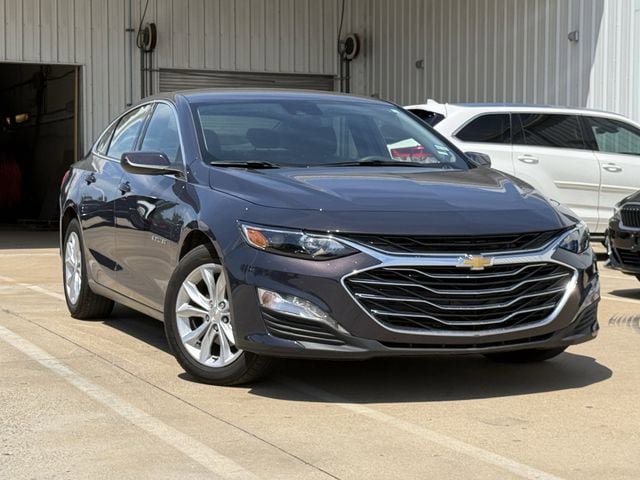 Used 2025 Chevrolet Malibu LT FWD image 2