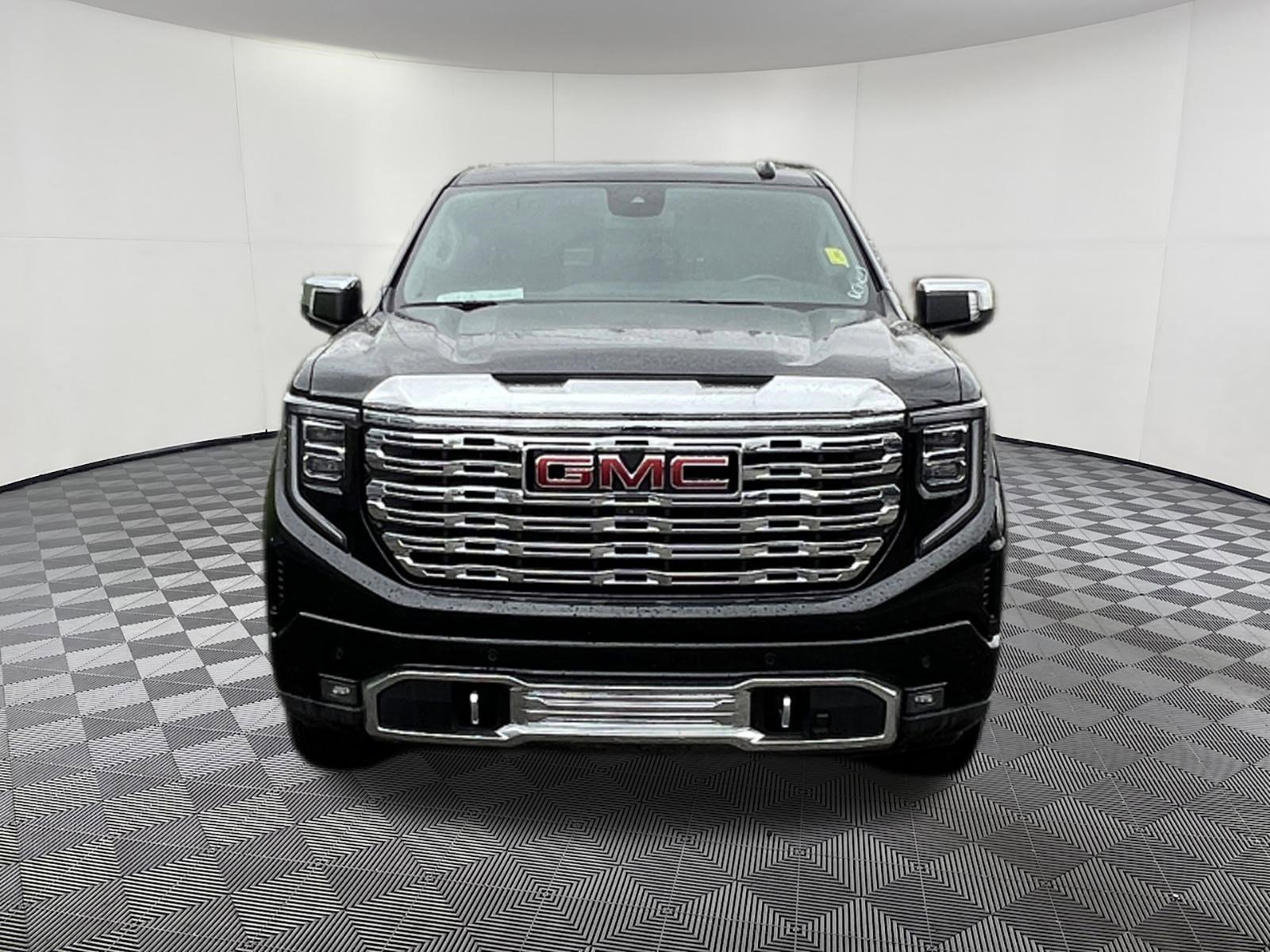 Used 2023 GMC Sierra 1500 Denali w/ Denali Carbonpro Edition AWD/4WD image 2